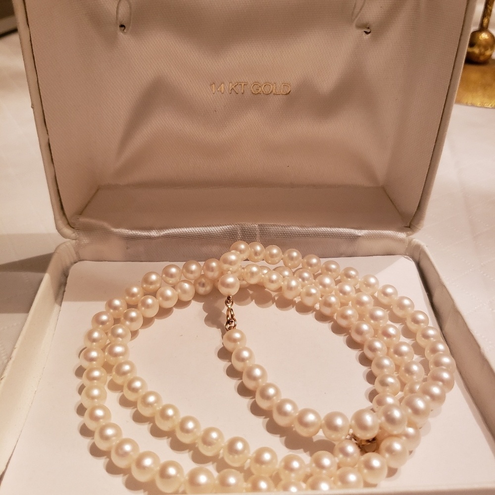 14k Pearl necklace and bracelet brand new